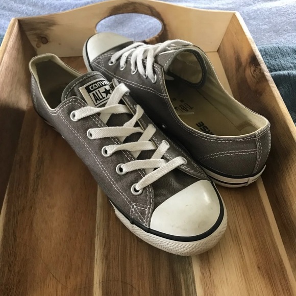 Size 8 Grey converse - Picture 2 of 3